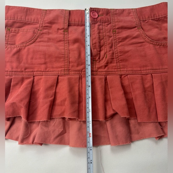 Vintage Y2k Abercrombie & Fitch pink ruffle Raw hem corduroy mini skirt. Size 6 - Picture 5 of 7